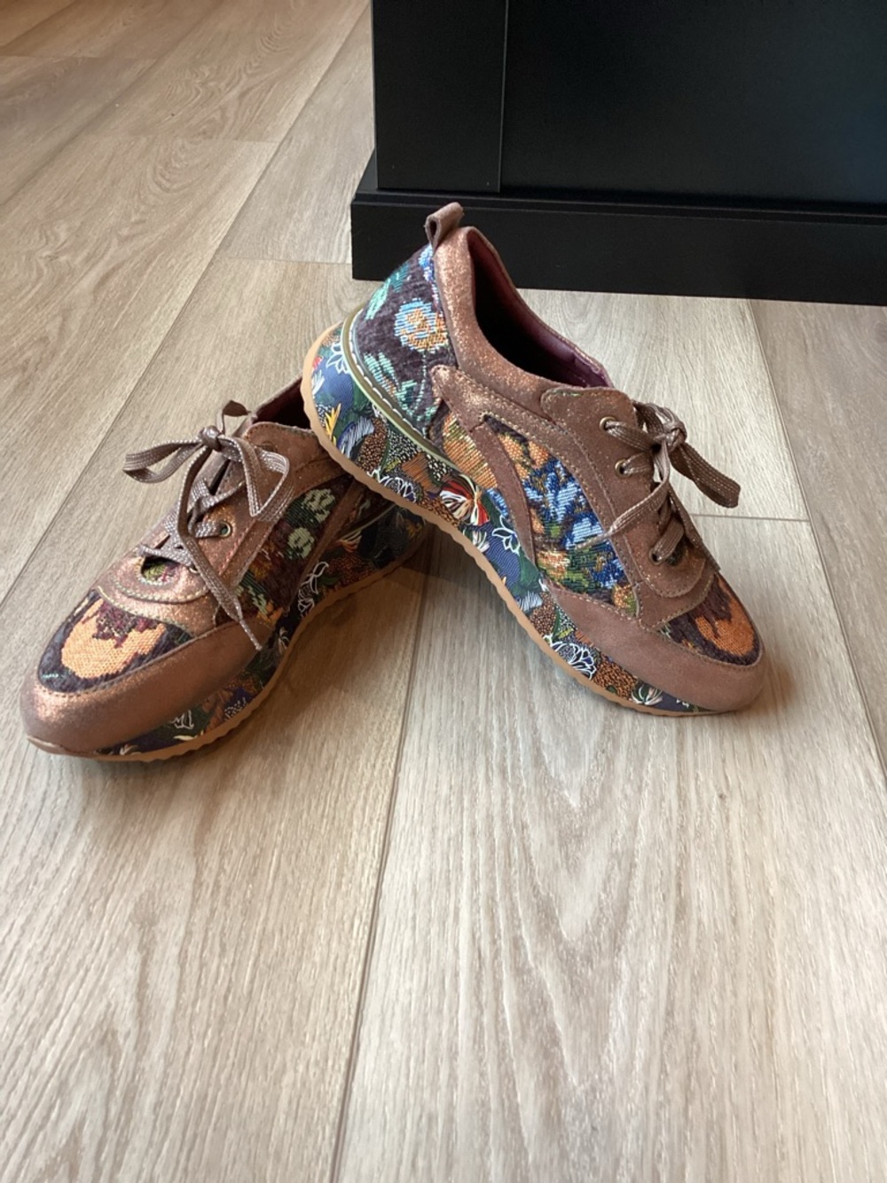 L’Artiste by Spring Step Invidia Sneaker Bronze